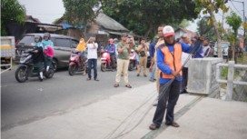 Selain melakukan moraotium, Pemkab Jombang sedang membahsa refisi pemasangan kabel FO, dengan satu tiang bersama. Foto: sawajombang.com/ elok, apriyanto