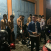 Polisi Polres Jombang meringkus sebanyak 43 oknum pendekar silat, pada Jumat dinihari 16 Januari 2026. Polisi juga menyita 27 unti motor yang dipergunakan untuk konvoi yang menggangu dan meresahkan warga. Foto: swarajombang.com