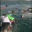Sebuah longboat berpenumpang 59 orang pecah dihantam ombak Halmahera Selatan, seorang dosen hilang dan satu balita meninggal. SAR berhasil selamatkan 57 orang. Terjadi lautan Halmahera, Jumat siang 23 Januari 20926. Foto: Instagram@medsoszone