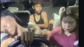 Komplotan tiga orang, dua pria dan satu wanita berhasil diringkus warga desa Simo, kecamatan Soko, Tuban. Mereka menggunakan mobil sedan Corolla, mencuri tiga karung gabah yang ditinggal di jinggir jalan, Selasa, 20 Januari 2026. Foto: Instagram@medsoso_meledak