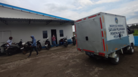 Siswa dan sekolah menolak paket makanan dari SPPG Miftahul Ulum, karena ada makanan yang basi. Kepala dapur mengakui terjadi kesalahan, dan melakukan penarikan semua paket MBG, di wilayah Kesamben Jombang. Foto: swarajombang.com/ elok apriyanto