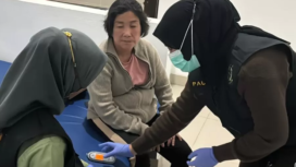 Tim tangkap buron (Tabur) kejaksaan berhasil menangkap Mila Indriani Notowibowo. 51, di Bangli, Bali, pada 13 Januari 2026. Ia menjadi buron hampir tiga tahun, dan sudah divonis tujuh tahun enam bulan, akibat kredit fiktif Bank BPD Jatim. Foto: suaramerdekajatim.com