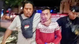 Polisi meringkus tersangkan Ria, tersangka pelaku pembunuh ibunya sendiri, gegara ditolak pinjam Rp 34 juta, untuk bauar utang. Foto: antaranews.com