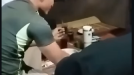 Perempuan pemilik warung ini begitu merasa gembira. Saat Gus Miftah datang dan makan di warugnya, ia sambil sungkem, mengucapakan terima kasih atas kedatangan ulama itu dan bersedia makan di warungnya. Foto: ntvnews.ci