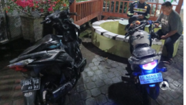 Kecelakaan di wilayah desa Mancilan, Jombang, menyebabkan seorang pengendara motor meninggal dunia, Selasa malam 13 Januari 2026. Foto: swarajombang.com/ elok apriyanto