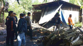 Terjadi kecelakaan kerja di sebuah pabrik tahu rumahan di desa Sutojayan, Pakisaji, kabupaten Malang, sekitar pukul 06.30 WIB, menyebabkan satu pekerja meninggal dunia. Korban tewas akibat terpental hingga beberap meter, terjadi Sabtu, 31 Januari 2026. Foto: seru.id