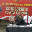 Polres Jombang menggelar acara konferensi pers, Senin, 26 Januari 2026, untuk menyampaikan publika tentang penangkapan 17 orang residivis pelaku pencurian morot, serta barang bukti 34 unit motor.  Foto: Swarajombang.com/ elok apriyanto