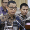 Dirut PLN Darmawan Prasodjo menyampaikan paparan hasil pemulihan jaringan listrik di lokasi bencana Sumatera dan Aceh. Ia tak mampu membendung air mata, saat berkisah 69.000 personel PLN dikerahkan untuk secepatnya menyelesaikan jaringan itu, dia sebut sebagai melampaui kemampuan yang ada. Foto: kumparan
