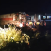 Kereta Api (KA) Menoreh menabrak sebuah truk tangki air yang mogok di perlintas rel. Terjadi di KM 301+34, tepatnya di perlintasan rel tanpa penjagaan di Desa Dompyong Kulon, Kecamatan Gebang, Kabupaten Cirebon, pada Rabu (21/1/2026) sekitar pukul 02.47 WIB. Foto: Instagram@radarcirebon