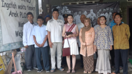 Pegiat sejarah Jombang dan Inisitor Titik Nol Kelahiran Bung Karno, Jumat 16 Januari 2026, mengelar teatrikal Kedatangan Cindy Adms  di Ploso, Jombang. Sebagai bagian dari penguatan fakta sejarah bahwa Bung Karno bukan lahird di Surabaya, melainkan lahir di Ploso, Jombang. Foto: dok/ dok/ TACB Kabupaten Jombang