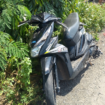 Seorang pria bernama Purwanto, 52, membonceng Reviana Angelina, 23, meninggal dunia, terlindas troton. Insiden terjadi di jalan Desa Tanggalrejo, Kecamatan Mojoagung, Kabupaten Jombang, Jawa Timur, pada Sabtu (24/1/2026) sekitar pukul 12.00 WIB. Foto: swarajombang.com/ elok apriyanto