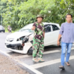 Kecelakaan tunggal terjadi di depan pintu gerbang Kopasgat Lanud Iswahyudi, magetan, Minggu 18 Januari 2026. Mobil ringksesk, dikabarkan perempuan pengemudi itu bernama Indira Sisca Ayu diduga mengantuk sehingga mengalami kecelakaan. Foto: swarajombang.com/ bambang tjuk winarno