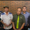 Majelis Hakim di PN Kudus, Jawa Tengah, untuk pertama kalinya menjatuhkan vonis hukumaan berdasarkan KUHP baru, berupa kerja sosial 60 hari kepada Superiyanto, anggota DPRD Kudus. Karena terbukti ikut judi domino. Foto: Instagram@jurnalpantura