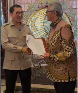 Fadli Zon Serahkan SK Plt Keraton Solo kepada Tedjowulan, Muncul Interupsi dari Timoer Rumbay