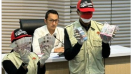 Betapa licik dan kejinya aparatur di jajaran pajak kementrian Keuangan di Indonesia. KPK melakukan OTT di Jakarta Utara, meringkus tersangka pemotongan pajak dari Rp 75 miliar menjadi Rp 23 miliar, dengan fee kepada orang pajk Rp 8 miliar. Foto: lupitran5