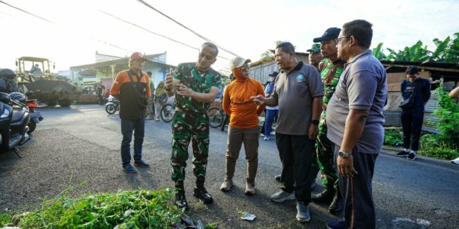 
					Pemerintah Kota Mojokerto menggelar kerja bakti massal serentak di seluruh lingkungan. Ist