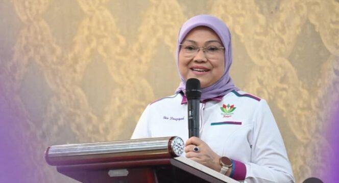 
					Mantan Menteri Ketenagakerjaan Ida Fauziyah menerima uang dalam kasus dugaan pemerasan sertifikat K3. Ist