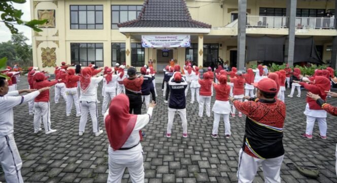 
					Kota Mojokerto menjadi tuan rumah Gebyar Senam DPC Persatuan Olahraga Pernapasan Indonesia (PORPI) se-Jawa Timur. Ist
