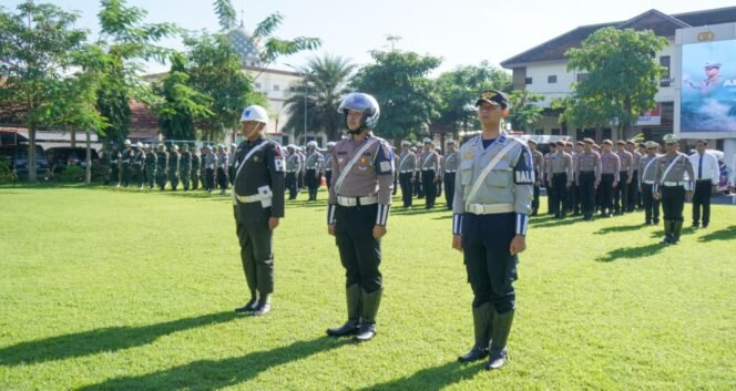 
					Para personel saat ikuti apel Gelar Pasukan Operasi Keselamatan Semeru 2026, Senin (2/2/2026) 