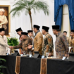 Presiden Prabowo menyalami delegasi MUI dan Ormas Islam dlaam pertemuan membahas masuknya Indonesia ke dalam Board Of Peace Palestina, Selasa, 3 Februari 2026. Foto: ist