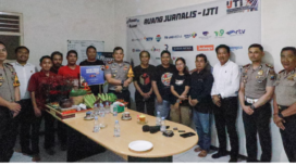 Kapolres Jombang AKBP Ardi Kurniawan bersama jajaran melakukan kunjungan ke Sekretariat IJTI Jombang sebagai ucapan peringatan Hari Pers Nasional (HPN) 2026, Senin (9/2/2026). Foto: swarajombang.com/ elok apriyanto
