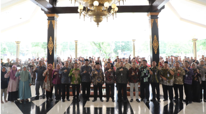 
					Pmekab jombang sudah muilai salurkan ADD ke seluruh keperntingan roda operasi kepemrintahan pada tahun anggaran 2026 ini. Foto: swarajombang.com,/ elok apriyanto