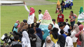 Jombang masih memegang tradisi Grebek Apem atau Megengan, yaitu selamat menggunakan kue apel menjelang atau menyongsong bulan suci ramadhan. Foto: swarajombang.com/ elok apriyanto