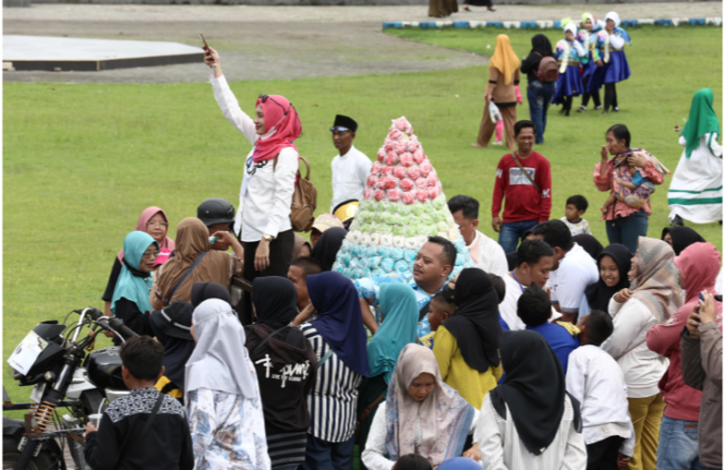 
					Jombang masih memegang tradisi Grebek Apem atau Megengan, yaitu selamat menggunakan kue apel menjelang atau menyongsong bulan suci ramadhan. Foto: swarajombang.com/ elok apriyanto