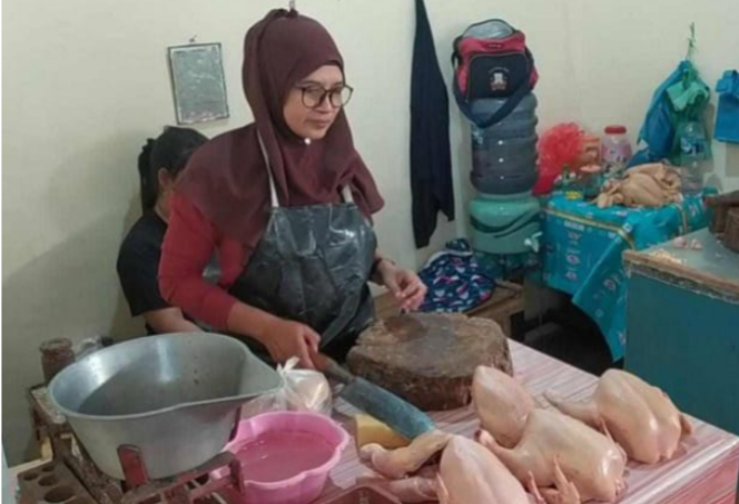 
					Persiapan Imlek dan ramadhan selalu mendorong harga-harga kebutuhan pangan naik. Saat ini harga ayam broiler di Jombang sudah menyentuh Rp 40.000/ kg. Foto: swarajombang.com/ elok apriyanto