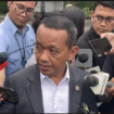 Bahlil Lahaladia, Menteri ESDM memberikan keterangan kepada pers hasil pertamuannya dengan Presiden Prabowo, terakit izin pertambang yang dihentikan sementara terkait dengan bencana di Sumatera Utara dan Aceh.Foto:  ist