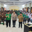 Pembekalan komunikasi publik berfoto bersama Hermawanto (Moderator/kiri) serta para pembicara tamu yakni AKP Yulianto (tengah) dan AM Putut Prabantoro (kanan). Pembekalan diadakan di SPN Polda DIY. Imogiri, Bantul, Yogyakarta,  Sabtu (14/02/2026). Foto: Ist