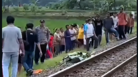Tiga pejalan kaki asal Desa Ujungnegoro tertemper KA Tawang Jaya (Semarang Poncol-Pasar senen) di KM 72 plus 800 jalur antara Stasiun Kuripan-Ujungnegoro. Masuk Desa Ujungnegoro, Kecamatan Kandeman, Kabupaten Batang, Jawa Tengah, Rabu siang, 25 Febaruari 2026. Foto: Instagram@batang.update
