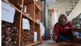 Di desa bawangan, Ploso, Jombang, ada perajin industri dupa, pesannya melonjak jelang Ilmek Tahun Baru China, yang jatuh pada tangga;l 17 Febrari 2026. Foto: swarajombang.co/ elok apriyanto