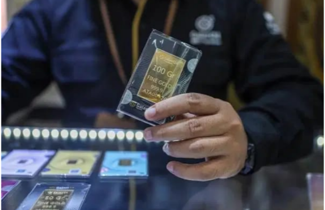 
					Dalam kondisi situasi harga emas membubung tinggi, dan para invesator kesulitan mendapat barang, PT Pegadian memberi jaminan 1:1. dimana setiap transaksi lewat. Foto: ist