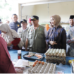 Jelang Ramadhan 2026, Bupati Jombang dan pejabat dari Bapanas melakukan sidak sruvei harga -harga di pasar tradisional Jombang,. Foto: swarajombang.com/ elok apriyanto