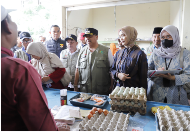 
					Jelang Ramadhan 2026, Bupati Jombang dan pejabat dari Bapanas melakukan sidak sruvei harga -harga di pasar tradisional Jombang,. Foto: swarajombang.com/ elok apriyanto
