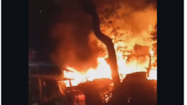 Sebuah gudang merangkap bengkel terbakar di Bareng, Senin 23 Februari 2026. Pasukan damkar Ploso berhasil memadamkan api, sehingga tidak merebet ke bangunan lain. Foto: Instagram@info_jombang