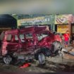 Beginilah kondisi kendaraan minibus Esppas pink riongsek berat, akibat tertabrab PO Sumber Seloamat, di jala Raya Glgahan Perak, Jombang, Rabu dini hari 11 mFebaruari 2026. Foto: Instagram@infoseputarjombang