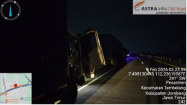 Minggu dinihari, 8 Februari 2026, terjadi kecelakaan dua buah truk di tol Jomo (Jombang-Mojokeerto), menyebabka satu orang meninggal dunia, dua truk alami kerusakan berat. Foto: swarajombang.com/ elok apriyanto