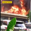 Pasukan Damkar berhasil memadamkan api yang telah membara luas di area lobi utama Mal Ciputra Cibubur, Bekasi. Terjadi Selasa siang, 17 Februari 2026. Foto: Instagram@jakartaterkini