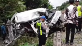 I(nsiden kecelakaan kembali terjadi antara rangkaian KA Hariana (Semarang-Suraba0 menabrak sebuah Grand Max, pukul 09.12 WIB di, perlintasan sebidang Brumbung, Demak, Sabtu 14 Februari 2026. Foto: Ist