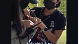 Ini bukan sedang main-main atau sekadar hiburan, melainkan acara pealtihan warga sipil di Taiwan, sedang latihan menggunakan komunikaso walkie talkie. Kegunaannya adalah bila terjadi blokade atau serangan dari China. Foto: Instagram@metrotv