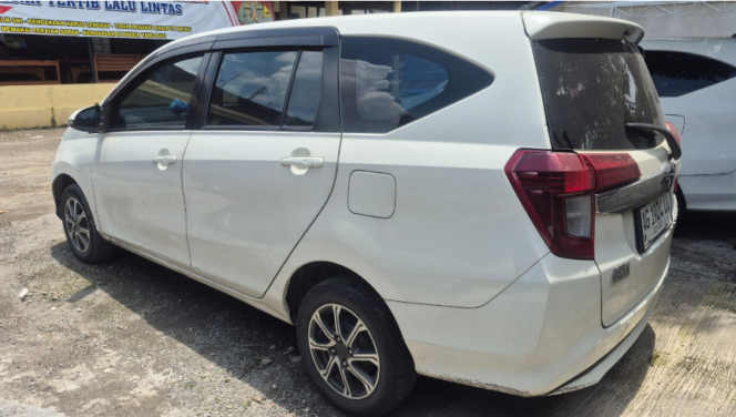 
					Polisi Jombang berhasil menemukan dan menangkap pelaku pencurian mobil Grab di depan pan minimarker Mojowarno, Jombang. Polisi menangkap dan menuita barang bukti di Plemahan, Kediri. Foto: swarajombang.com/ elok apriyanto