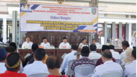 Bupati Jombang memimpin acara Musrenbang, 2027 keliling ke kecamatan-kecamatan. Musrenbang ini menyiapkan rencana besar untuk mengurangi kemiskinan ekstrem dan penyediaan lapangan kerja. Foto: jombangkab.go.id