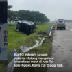 Diduga kelelhan dan mengantuk, sopir PO Indondent jurusan Malang-Jakarta, menambak beagian truk, hingga terguling di sisi jalan tol KM 566 Ngawi Solo, Kamis 12 Febarui 2026. Foto: Instagram@portalJTV 