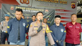 Kapolres Cimahi AKBP Niko Adi Putra, konferensi pers,  Minggu, 15 Februari 2026, terkait pengungkapan kasus kriminal yang meliabtakan korban dan pelaku di bawah umur itu. Foto: poskota.com