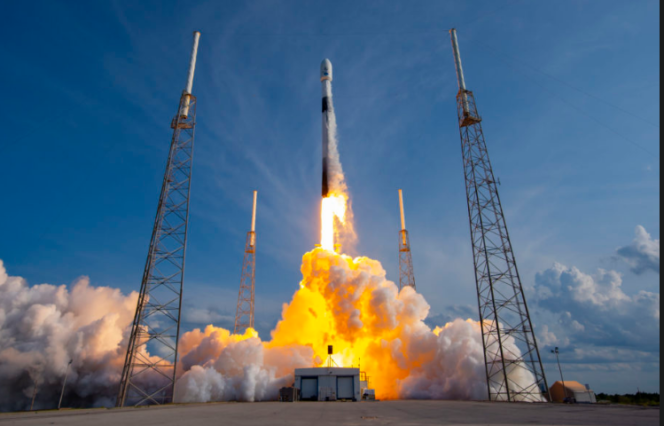 
					Satelit Nusantara Lima (SNL/N5) milik PT Pasifik Satelit Nusantara (PSN) memiliki geostasiun orbital 113° Bujur Timur yang terletak di Kalimantan sejak 29 Januari 2026. Foto: theiconomoics.com