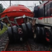 Terjadi tabrakan antara sebuah trailer melawan KA Commuter di depat Stasiun batuceper, Tangerang. Dalam insiden ini tidak korban luka berat, hanya luka ringan Terjadi, Jumat 06.30 pagi, 20 Febaruari 2026. Foto: Instagram_info_tangerang