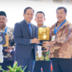 Bupati Jombang Warsubi  menerima 