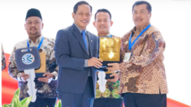 Bupati Jombang Warsubi  menerima 
